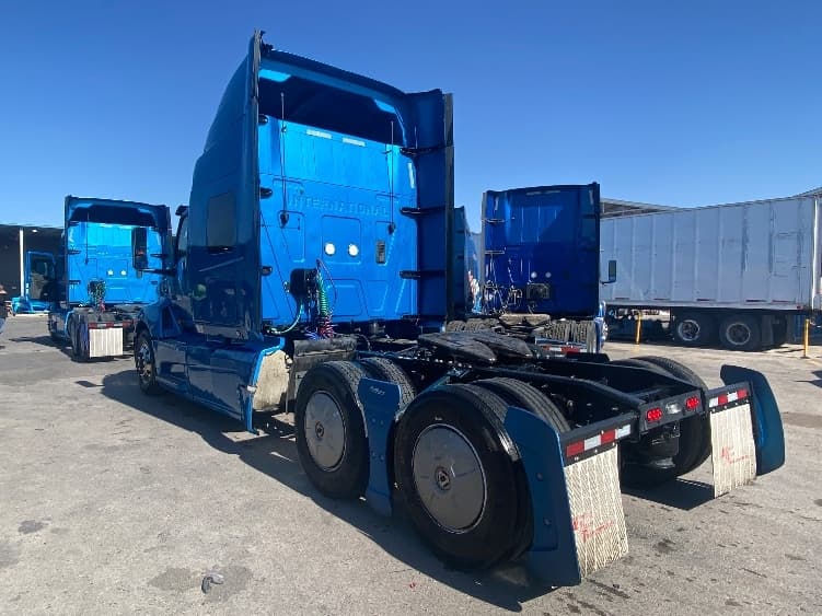 2020 International LT — photo 5