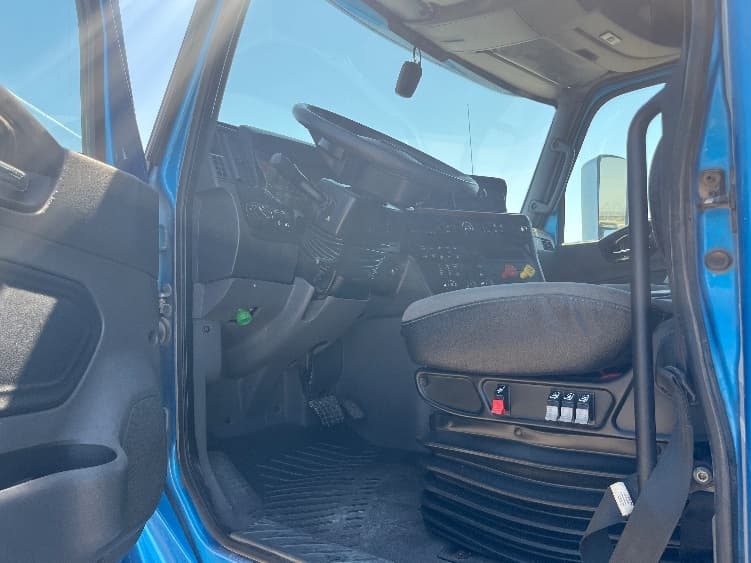 2020 International LT — photo 9