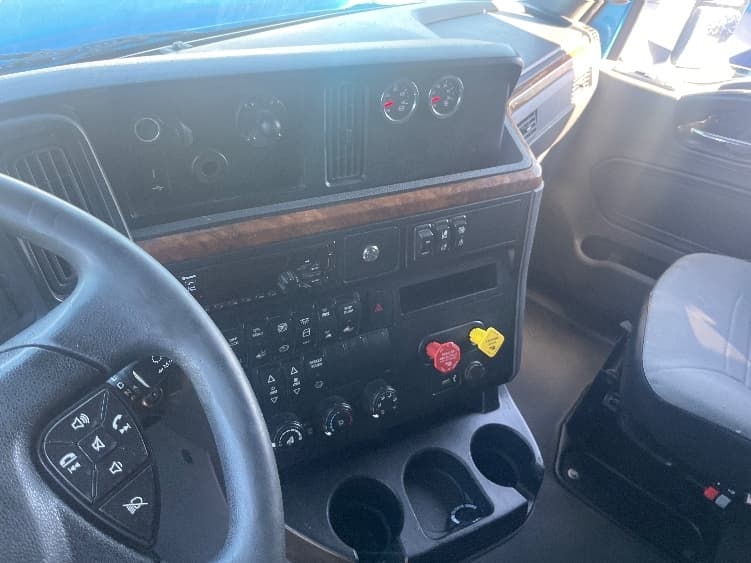 2020 International LT — photo 10