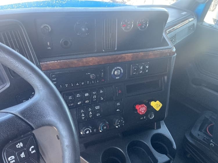 2020 International LT — photo 10