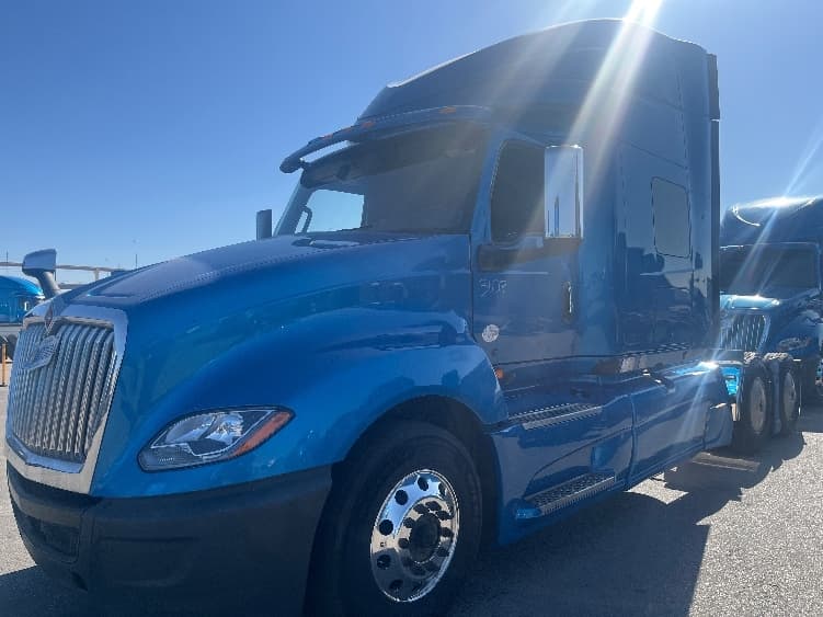 2020 International LT — photo 3