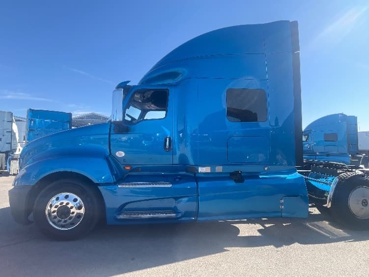 2020 International LT — photo 4