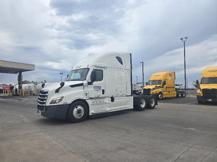 2022 Freightliner Cascadia — photo 3