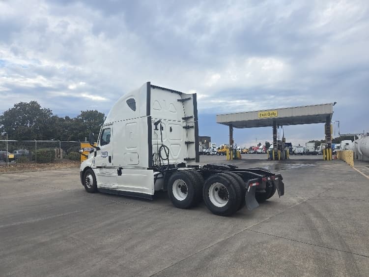 2022 Freightliner Cascadia — photo 5