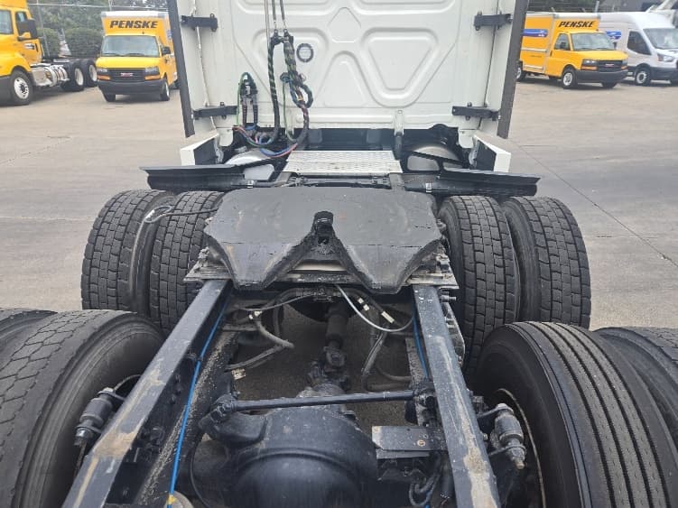 2022 Freightliner Cascadia — photo 6