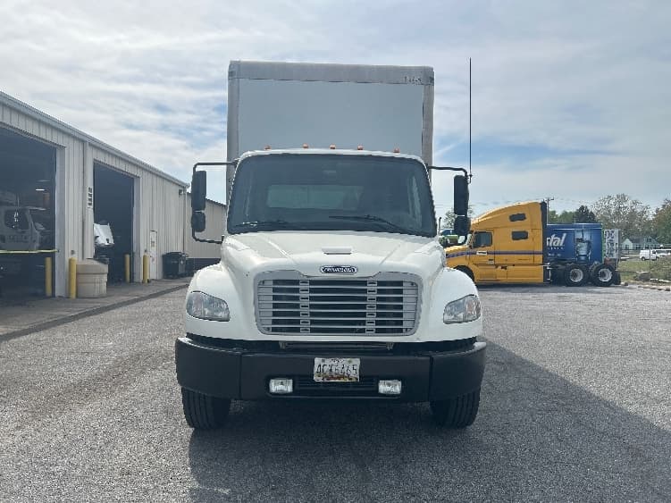 2018 Freightliner M2 106 — photo 2