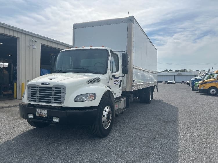 2018 Freightliner M2 106 — photo 3