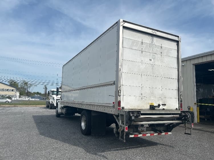 2018 Freightliner M2 106 — photo 6