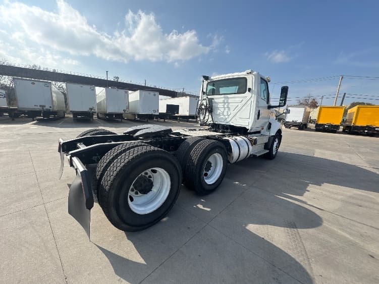 2018 International LT — photo 7