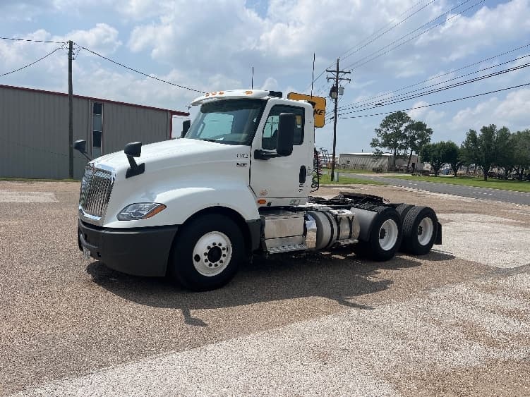 2018 International LT — photo 3
