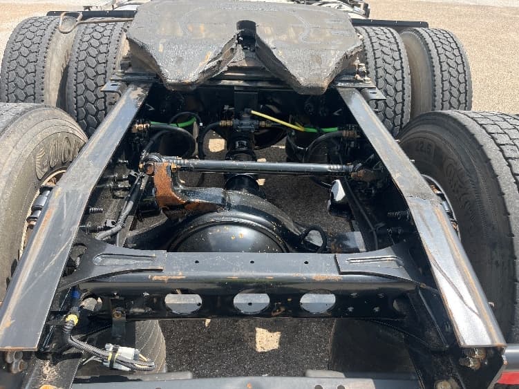 2018 International LT — photo 6