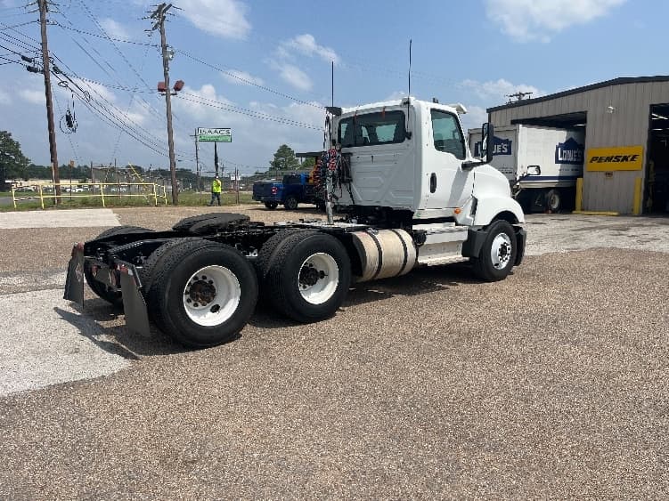 2018 International LT — photo 7