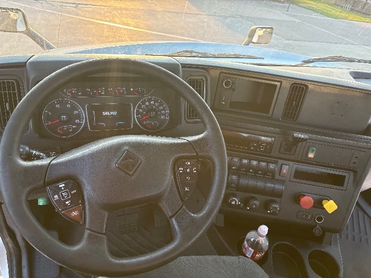 2018 International LT — photo 10