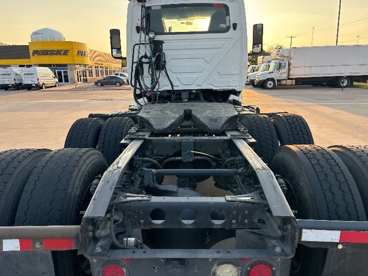 2018 International LT — photo 6