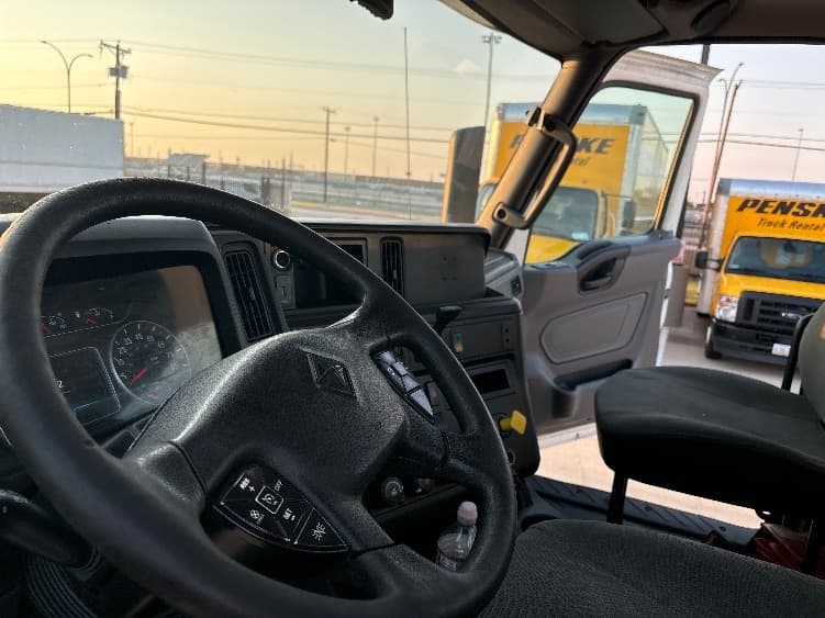 2018 International LT — photo 9