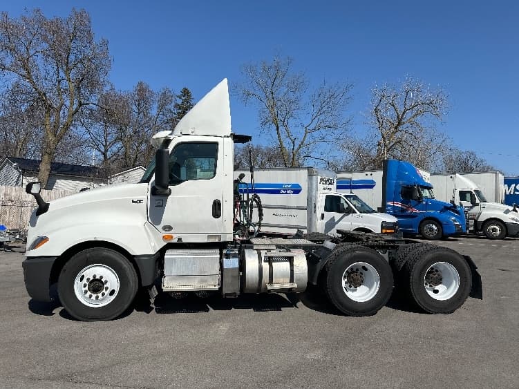 2018 International LT — photo 4
