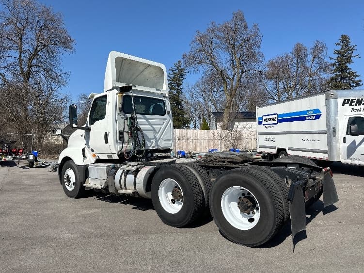 2018 International LT — photo 5