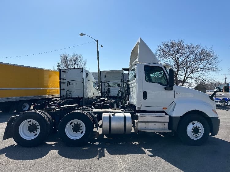 2018 International LT — photo 8