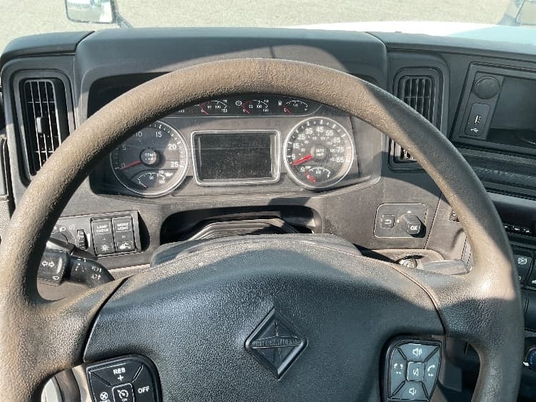 2018 International LT — photo 10