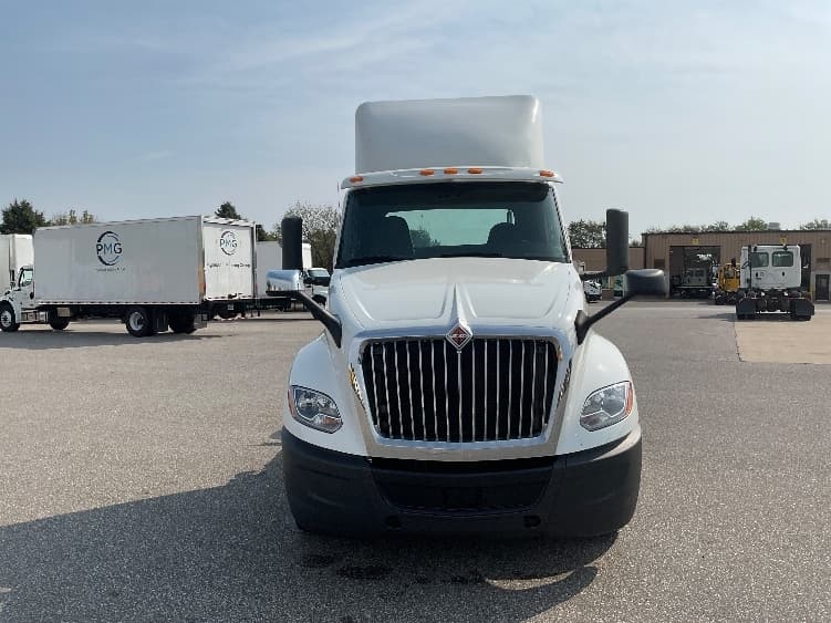 2018 International LT — photo 2