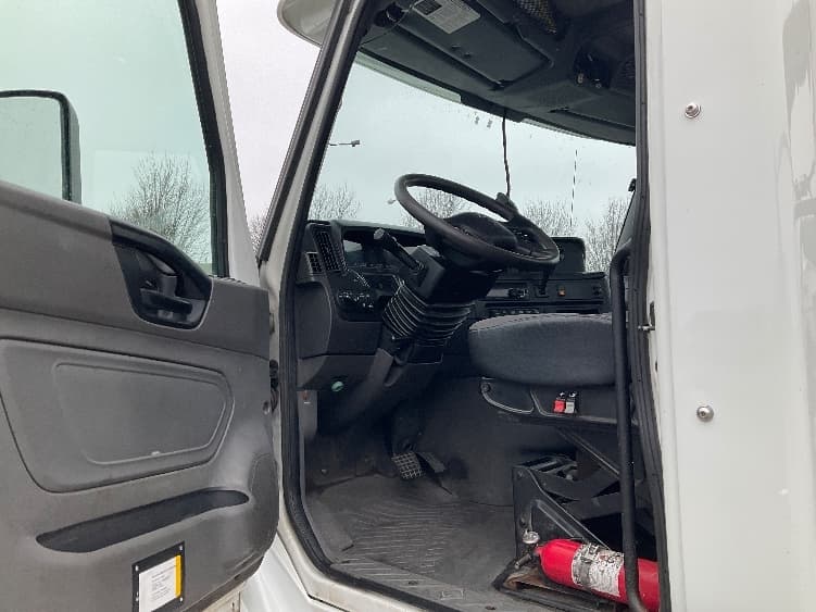 2018 International LT — photo 9