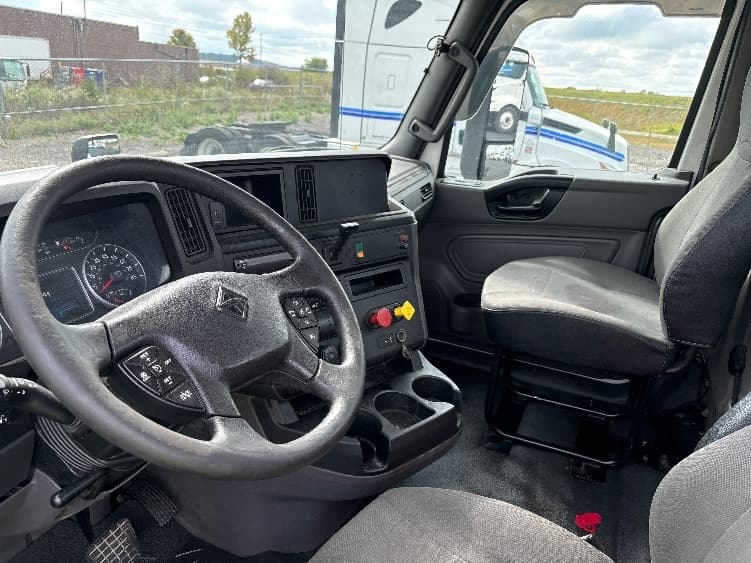 2018 International LT — photo 10