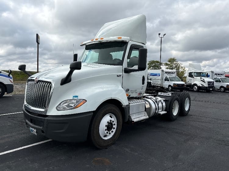 2018 International LT — photo 3