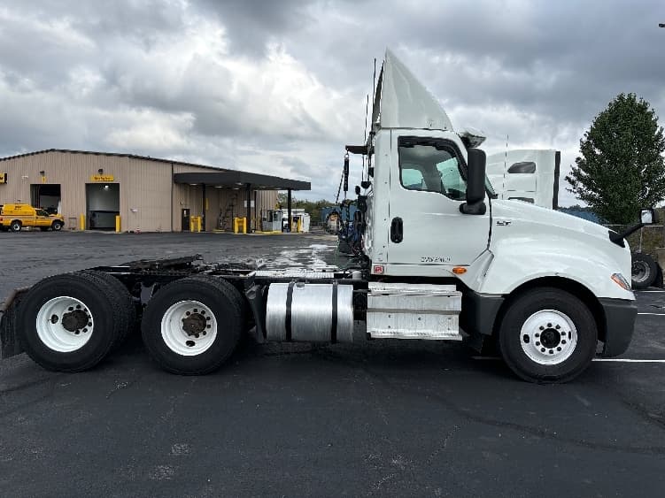 2018 International LT — photo 8