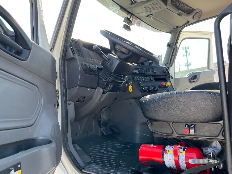 2018 International LT — photo 8