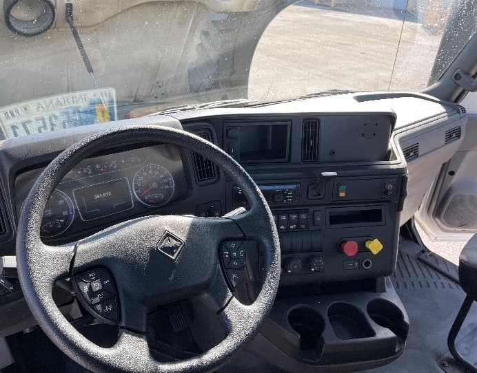 2018 International LT — photo 9