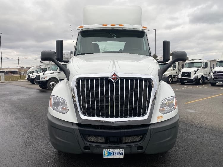 2018 International LT — photo 2