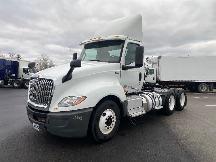2018 International LT — photo 3