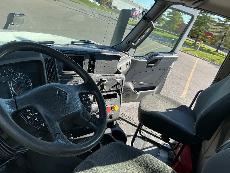 2018 International LT — photo 10