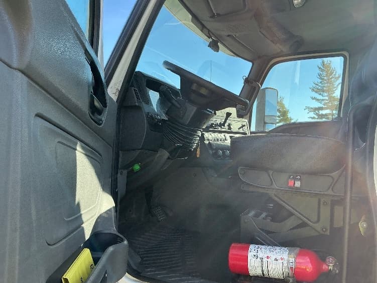 2018 International LT — photo 9