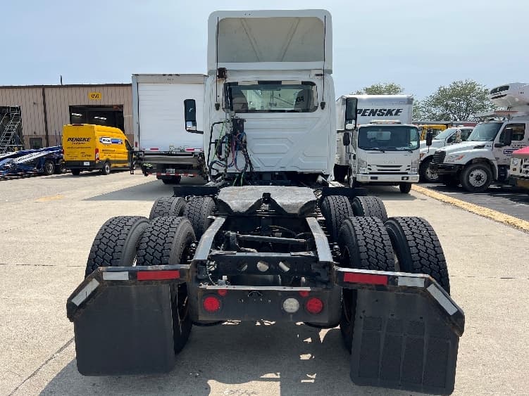 2018 International LT — photo 6