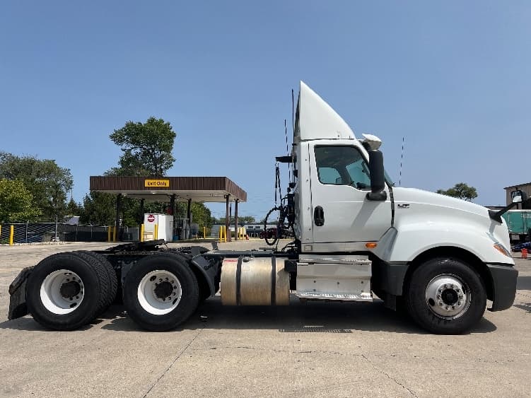 2018 International LT — photo 8