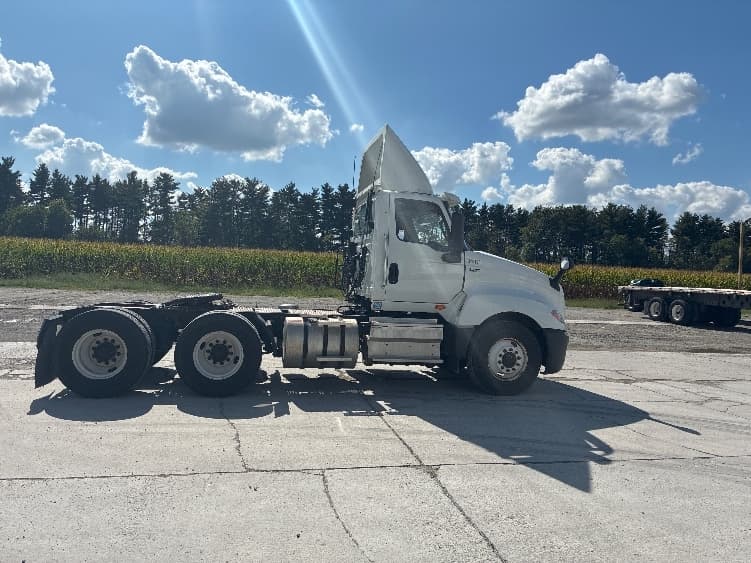 2018 International LT — photo 8