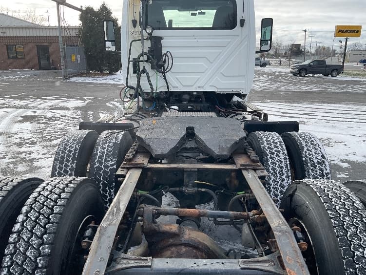 2018 International LT — photo 6