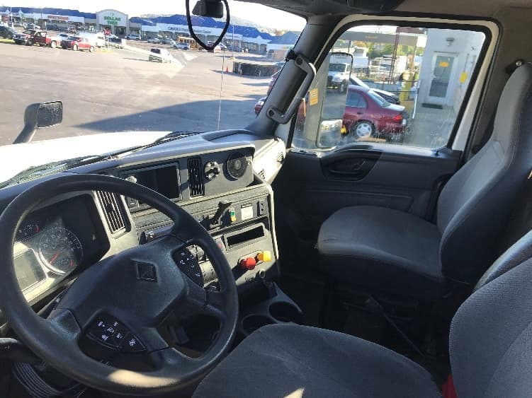 2018 International LT — photo 10