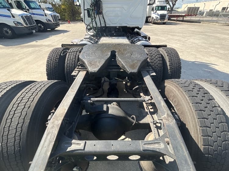 2018 International LT — photo 6