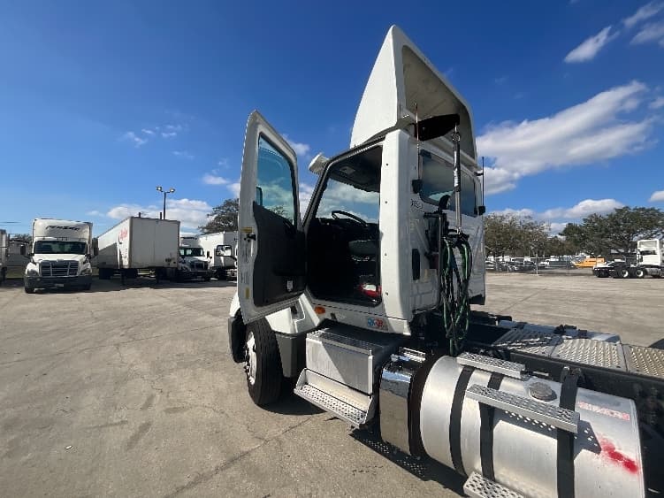 2018 International LT — photo 9