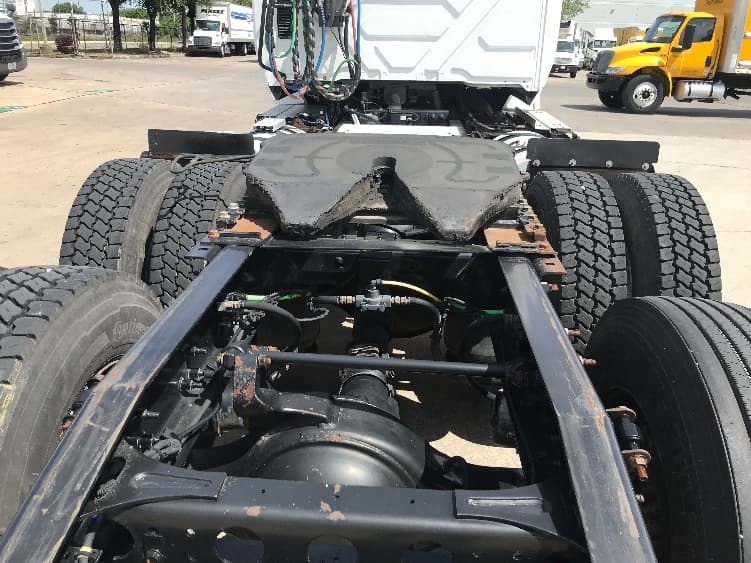 2018 International LT — photo 6