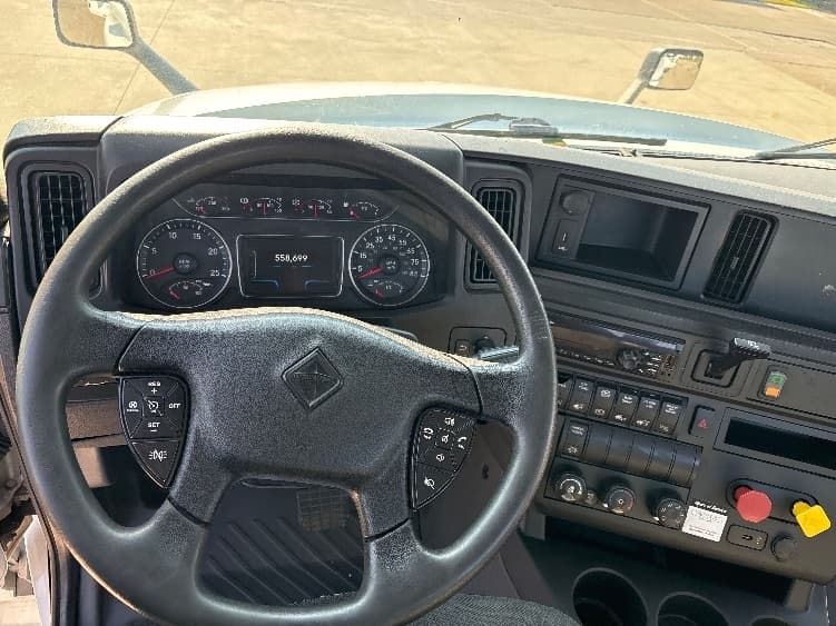 2018 International LT — photo 10