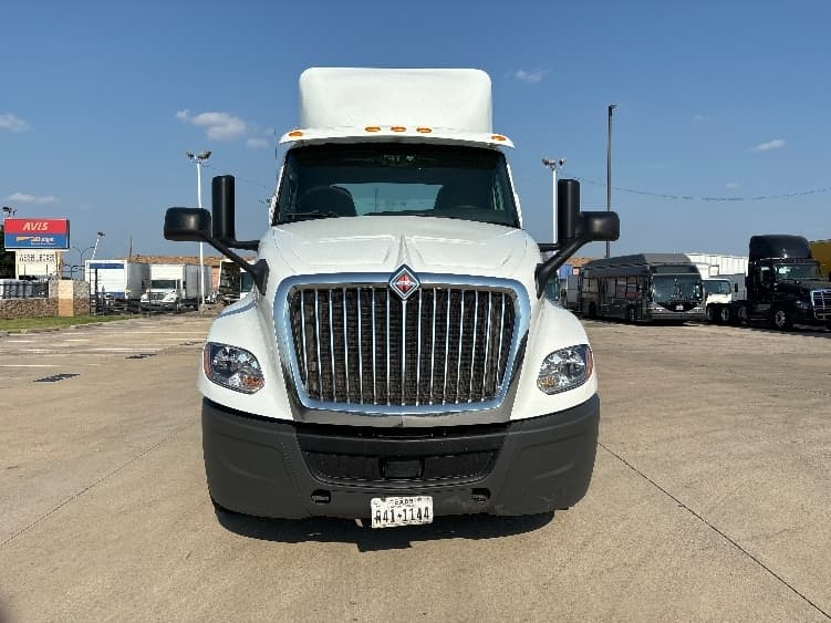 2018 International LT — photo 2