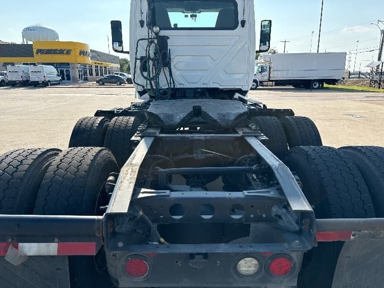 2018 International LT — photo 6