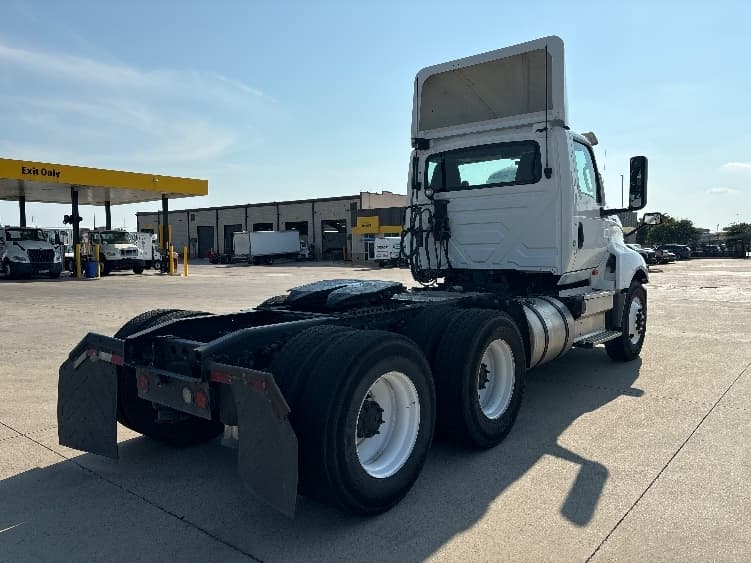 2018 International LT — photo 7