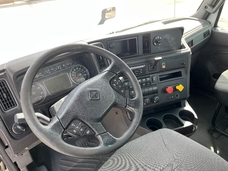 2018 International LT — photo 10