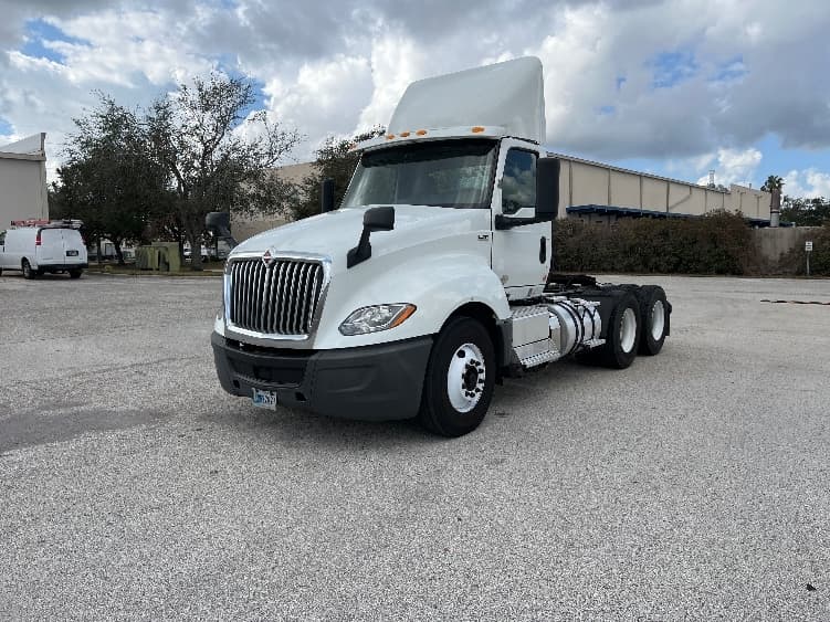 2018 International LT — photo 3