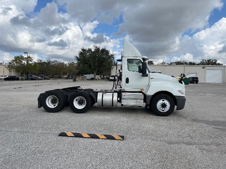 2018 International LT — photo 8