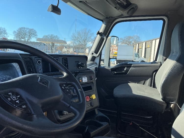 2018 International LT — photo 10